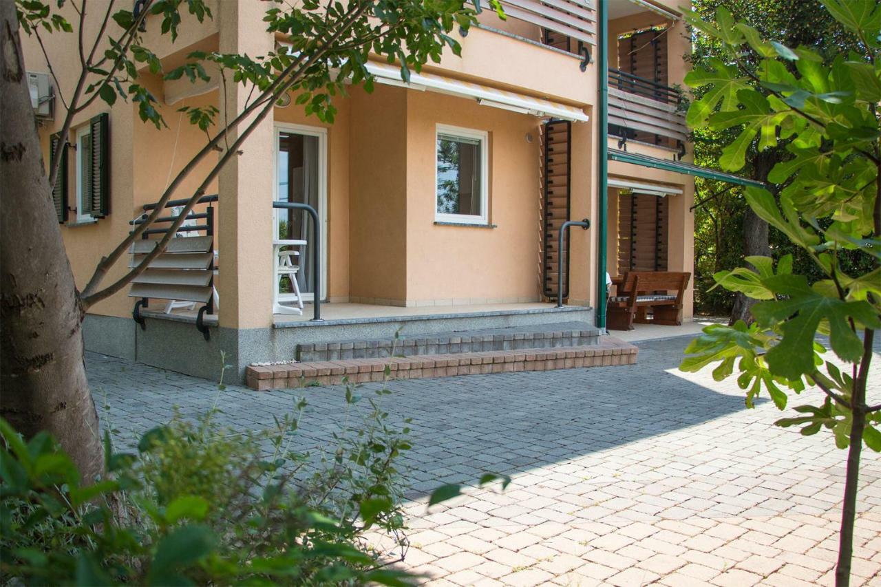 Lukovo Seafront Apartments Экстерьер фото